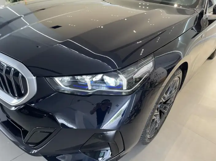 BMW 5 Series 2025 Model 530Li Exclusive Model M Sports Set – фото 5