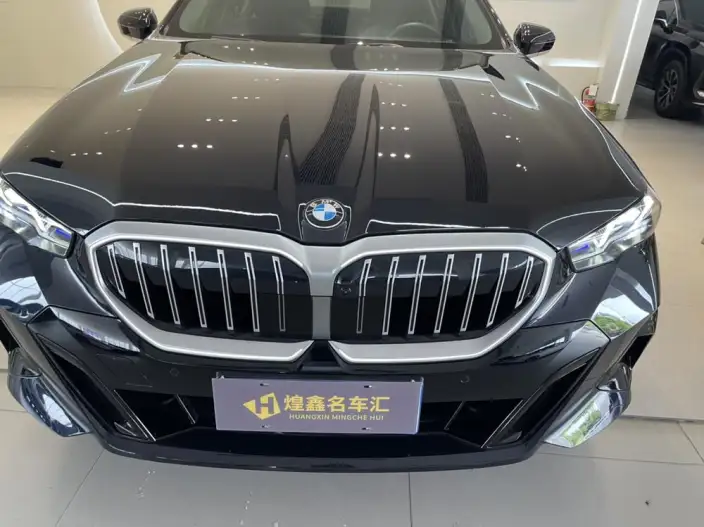 BMW 5 Series 2025 Model 530Li Exclusive Model M Sports Set – фото 7