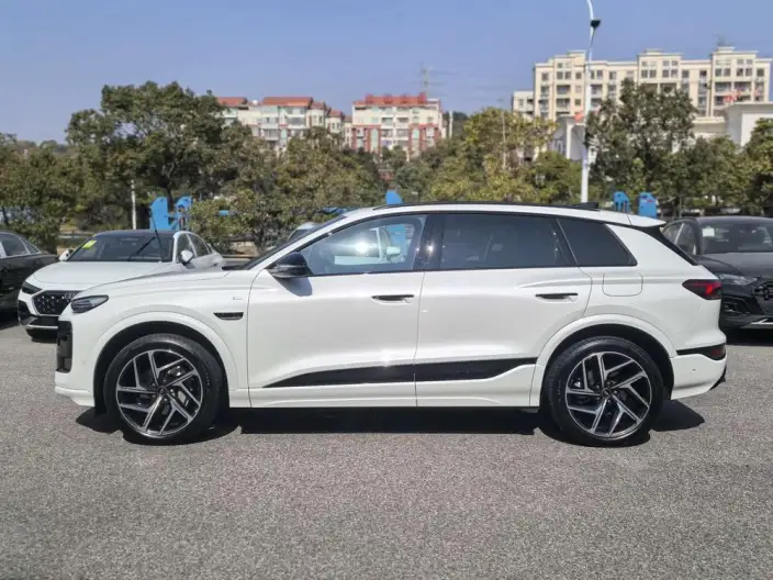 AUDI Q6L e-tron 2026 Model First Edition Pilot Edition