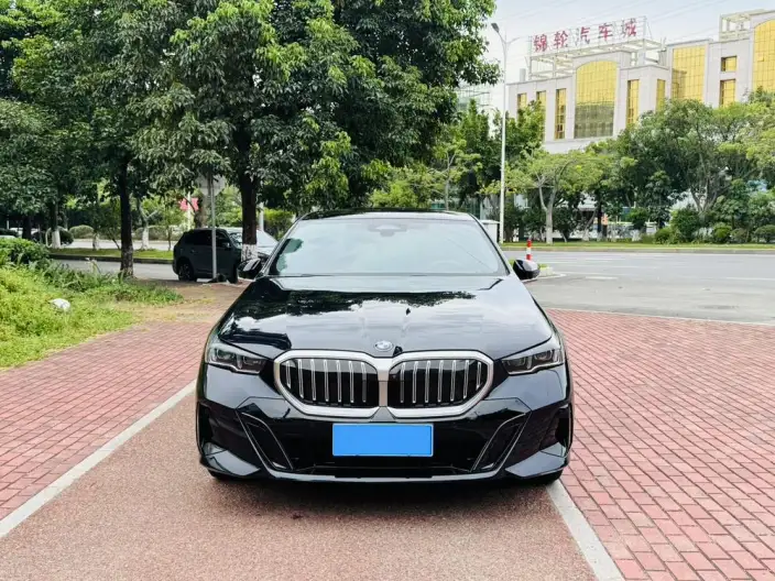 BMW 5 Series 2025 Model Facelift 530Li Leading Model M Sports Set – фото 2