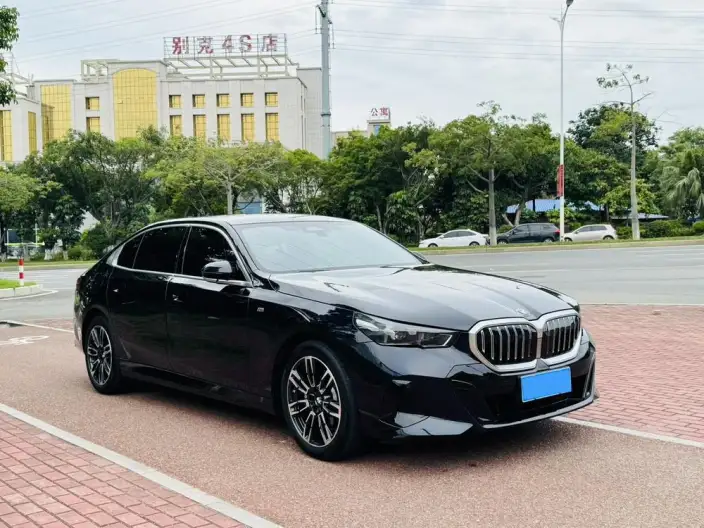 BMW 5 Series 2025 Model Facelift 530Li Leading Model M Sports Set – фото 3
