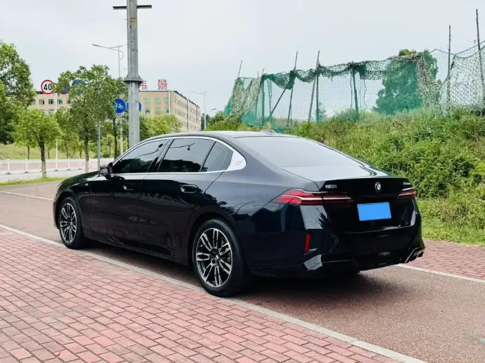 BMW 5 Series 2025 Model Facelift 530Li Leading Model M Sports Set – фото 4