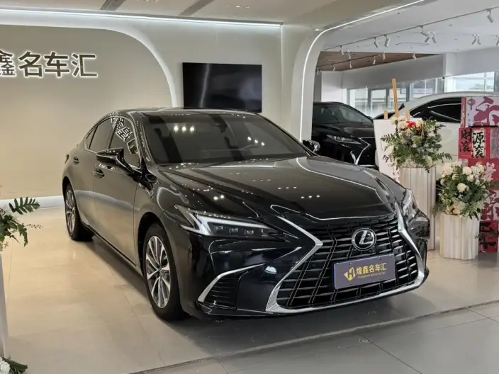 Lexus ES 2025 Model 300h Premium