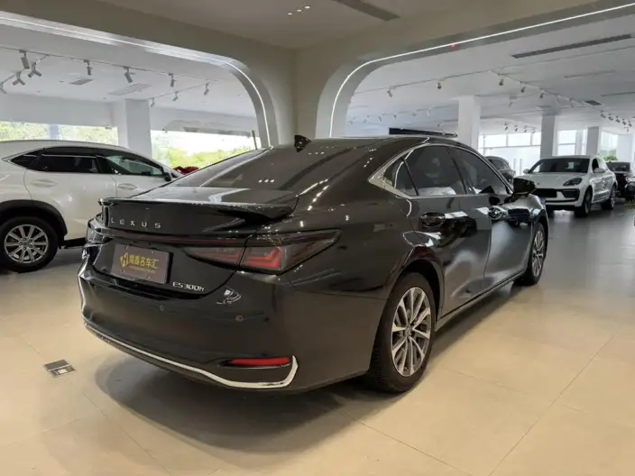 Lexus ES 2025 Model 300h Premium