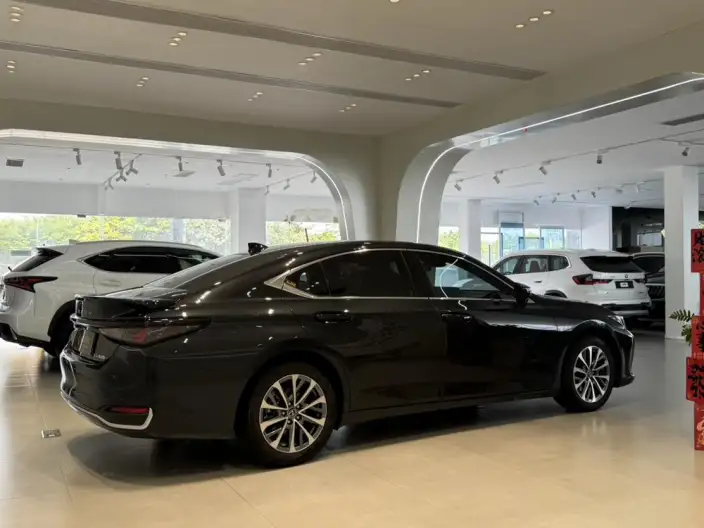 Lexus ES 2025 Model 300h Premium – фото 5