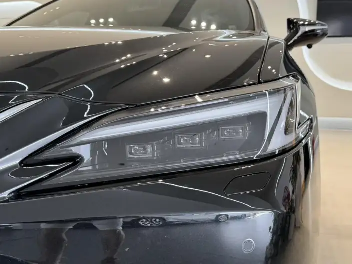 Lexus ES 2025 Model 300h Premium – фото 7
