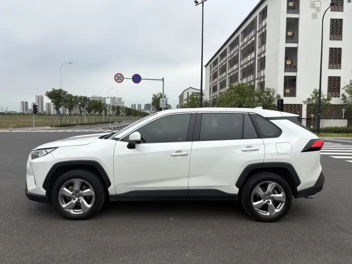 Toyota RAV4 2020 Model 2.0L CVT 2WD Fashion Plus Edition – фото 3