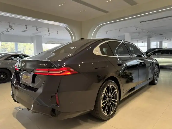 BMW 5 Series 2026 Model 530Li Leading Model M Sports Set – фото 5