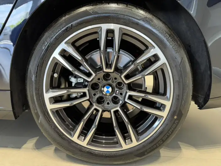 BMW 5 Series 2026 Model 530Li Leading Model M Sports Set – фото 6