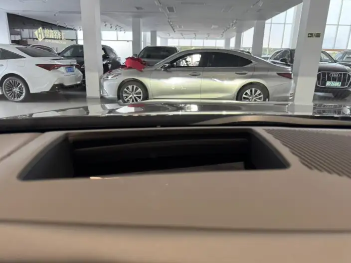 BMW 5 Series 2026 Model 530Li Leading Model M Sports Set – фото 10