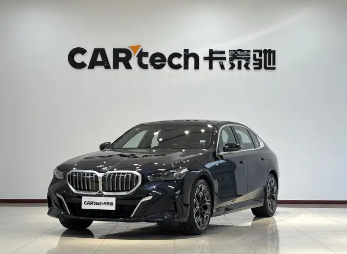 BMW 5 Series 2025 Model 530Li Exclusive Model M Sports Set – фото 1