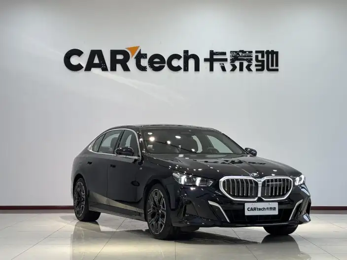 BMW 5 Series 2025 Model 530Li Exclusive Model M Sports Set – фото 3