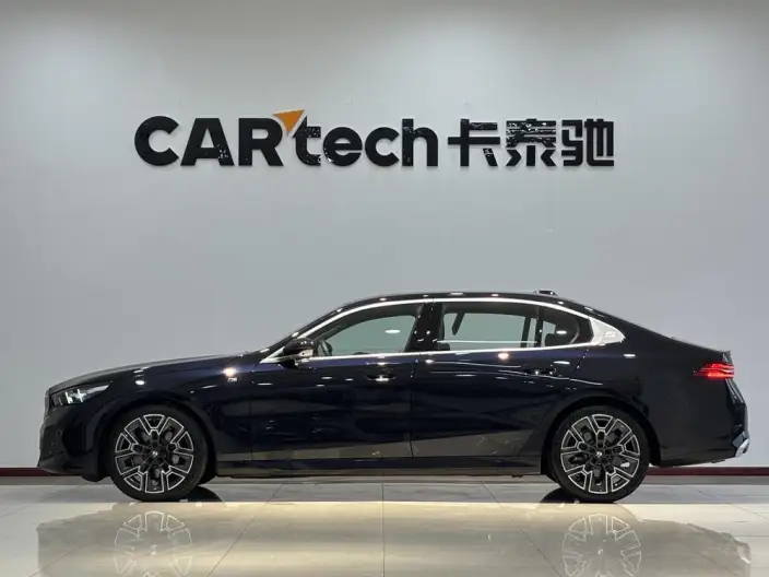 BMW 5 Series 2025 Model 530Li Exclusive Model M Sports Set – фото 4