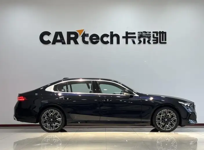 BMW 5 Series 2025 Model 530Li Exclusive Model M Sports Set – фото 7