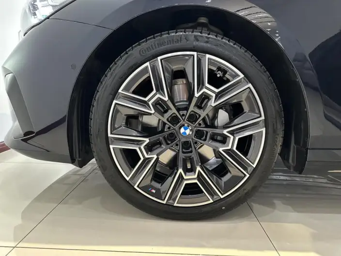 BMW 5 Series 2025 Model 530Li Exclusive Model M Sports Set – фото 10