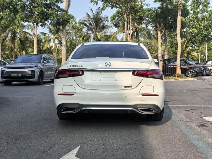Mercedes-Benz E-Class PHEV 2023 Model E 350 e L Sports sedan – фото 5