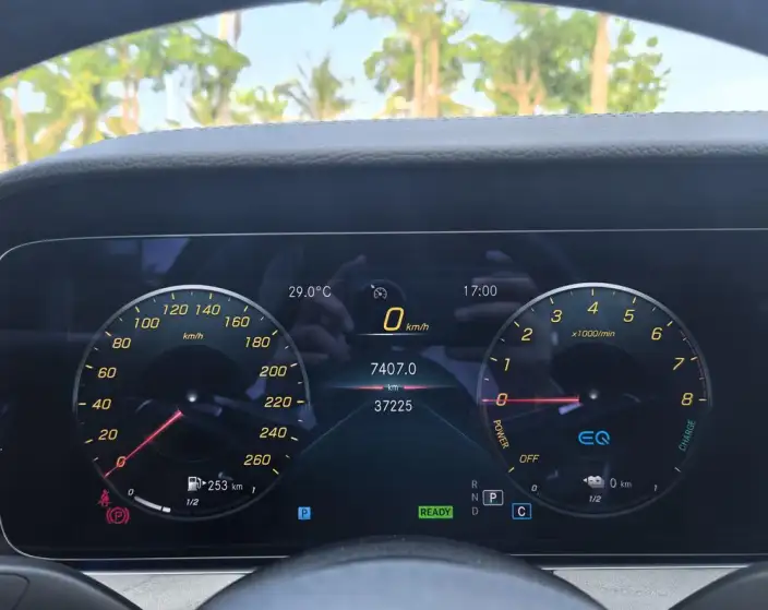 Mercedes-Benz E-Class PHEV 2023 Model E 350 e L Sports sedan – фото 8