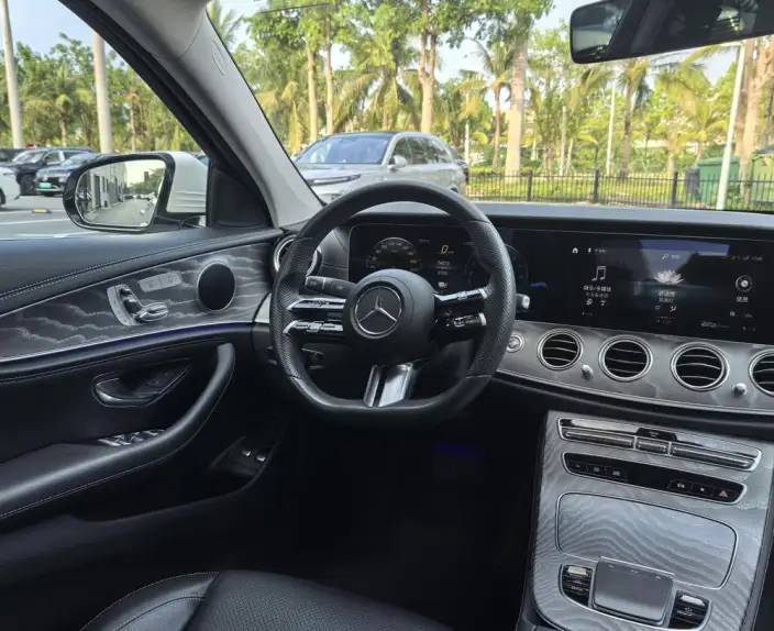 Mercedes-Benz E-Class PHEV 2023 Model E 350 e L Sports sedan – фото 9