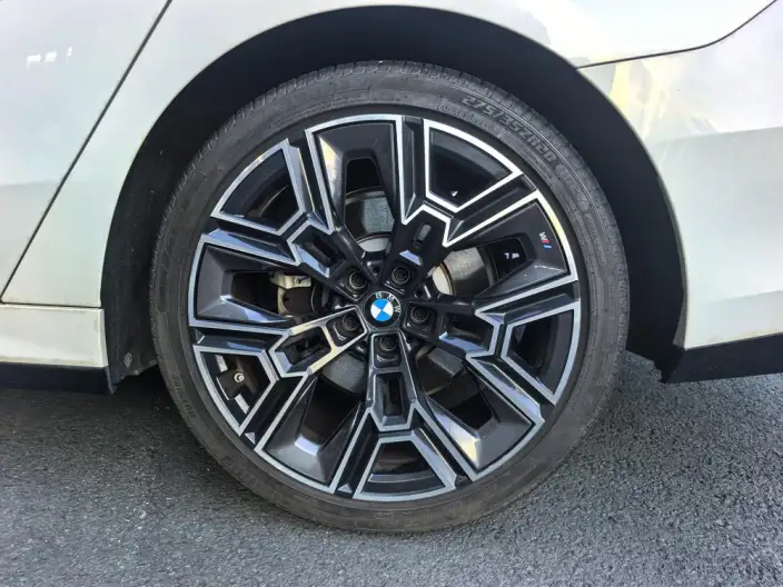 BMW 5 Series 2024 Model 530Li Exclusive Model M Sports Set – фото 6