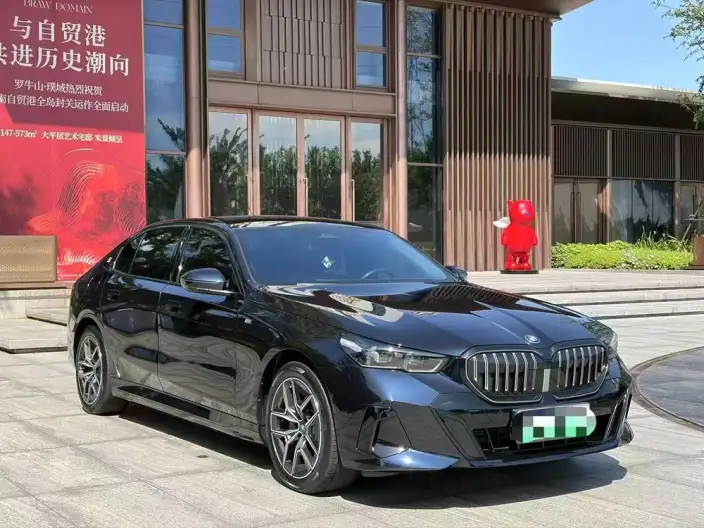 BMW i5 2024 Model eDrive35L Luxury Set