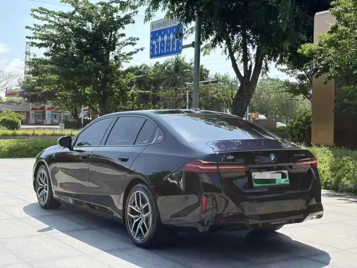 BMW i5 2024 Model eDrive35L Luxury Set