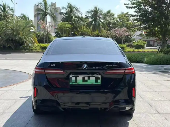 BMW i5 2024 Model eDrive35L Luxury Set – фото 5