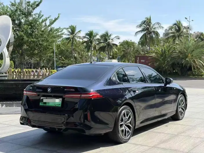 BMW i5 2024 Model eDrive35L Luxury Set – фото 6