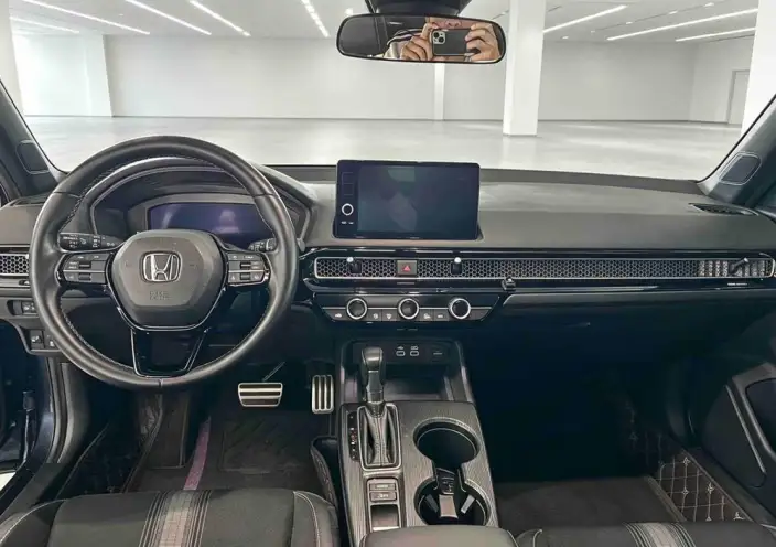 Honda Civic 2022 Model 240TURBO CVT Combustion Edition – фото 8