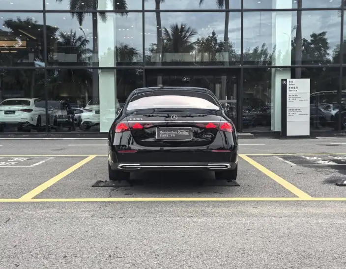 Mercedes-Benz E-Class 2025 Model E 300 L Luxury Model sedan – фото 5