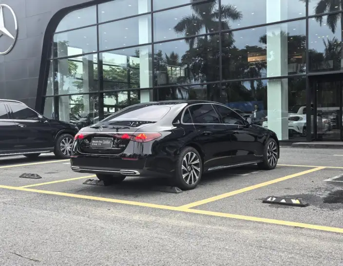 Mercedes-Benz E-Class 2025 Model E 300 L Luxury Model sedan – фото 6