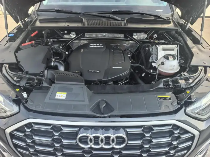 Audi Q5L 2022 Model 40T Luxury Dynamic Model – фото 6