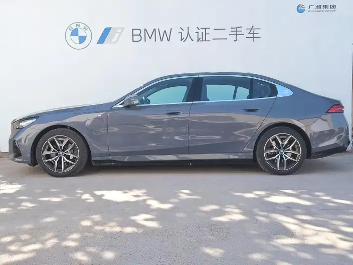 BMW i5 2024 Model eDrive35L Exclusive Model M Sports Set