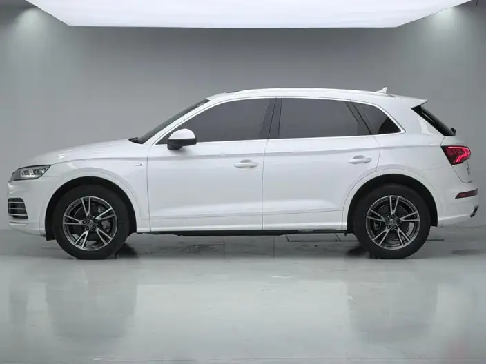 Audi Q5L 2020 Model Facelift 40 TFSI Rong Xiang Fashion Model