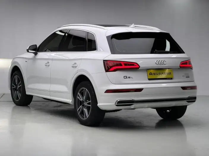 Audi Q5L 2020 Model Facelift 40 TFSI Rong Xiang Fashion Model – фото 5