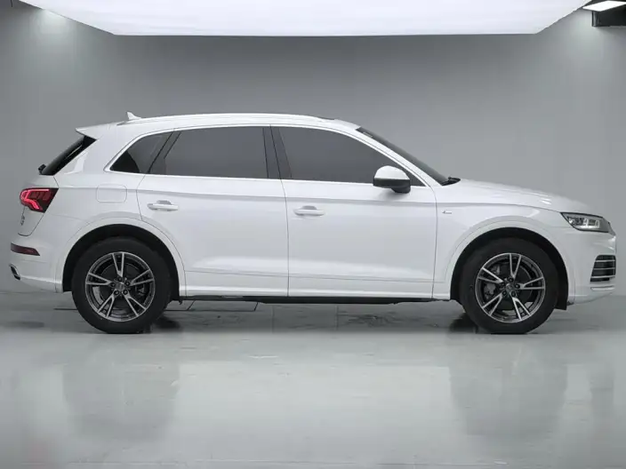 Audi Q5L 2020 Model Facelift 40 TFSI Rong Xiang Fashion Model – фото 8