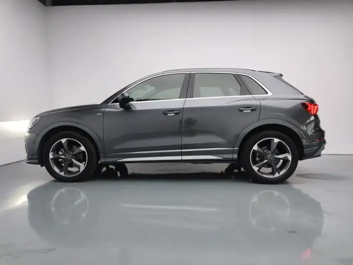AUDI Q3 2021 Model 35 TFSI Fashion Dynamic Model
