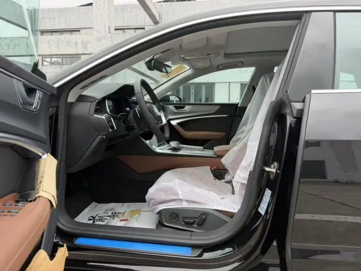 Audi A7 L 2025 Model 45 TFSI Luxury Model – фото 9