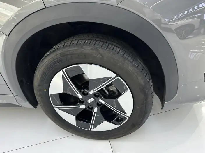 Geely Galaxy E5 2026 Model 610km Tiggo + Edition – фото 7