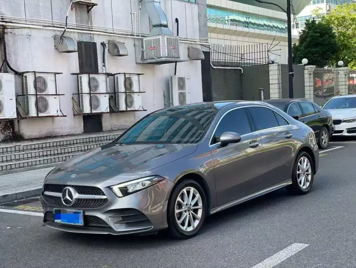 Mercedes-Benz A-class 2022 Model Facelift II A 200 L Sports sedan Fashion Edition