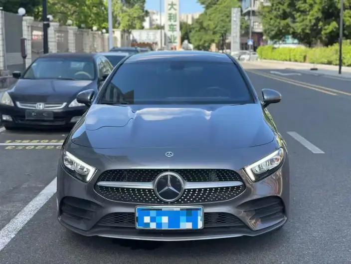 Mercedes-Benz A-class 2022 Model Facelift II A 200 L Sports sedan Fashion Edition