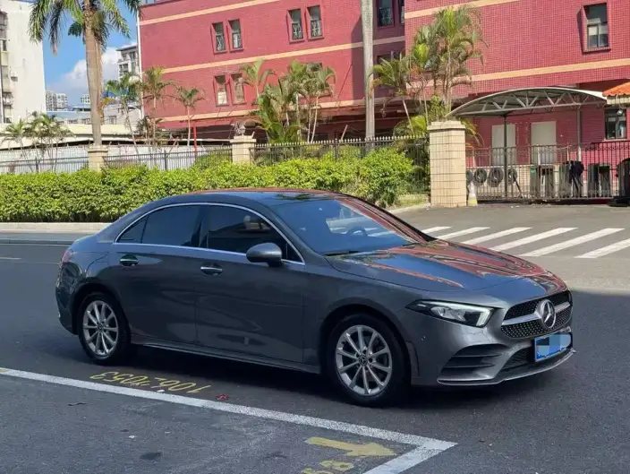 Mercedes-Benz A-class 2022 Model Facelift II A 200 L Sports sedan Fashion Edition