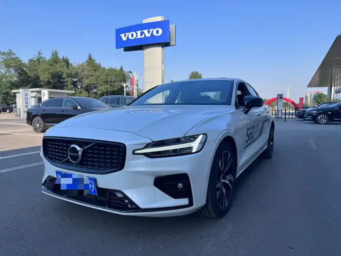 Volvo S60 2025 Model B5 Smart Elegance Sports Edition