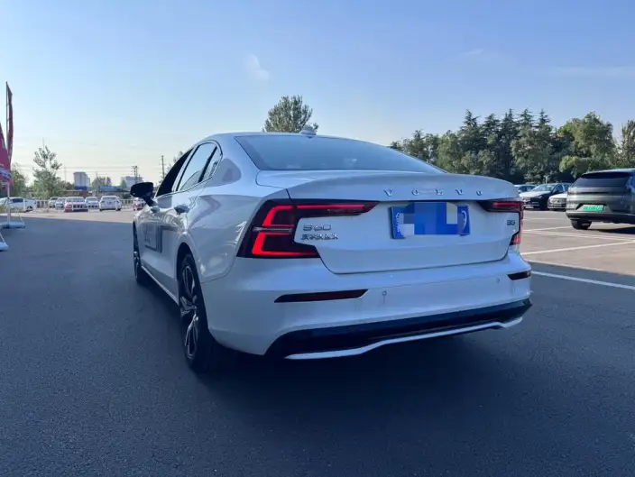 Volvo S60 2025 Model B5 Smart Elegance Sports Edition