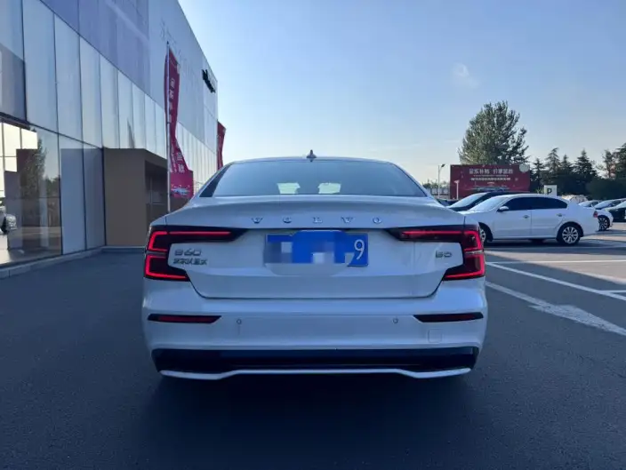 Volvo S60 2025 Model B5 Smart Elegance Sports Edition