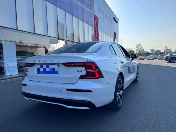 Volvo S60 2025 Model B5 Smart Elegance Sports Edition – фото 5