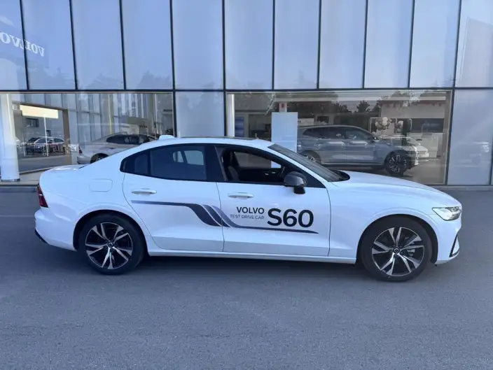 Volvo S60 2025 Model B5 Smart Elegance Sports Edition – фото 6