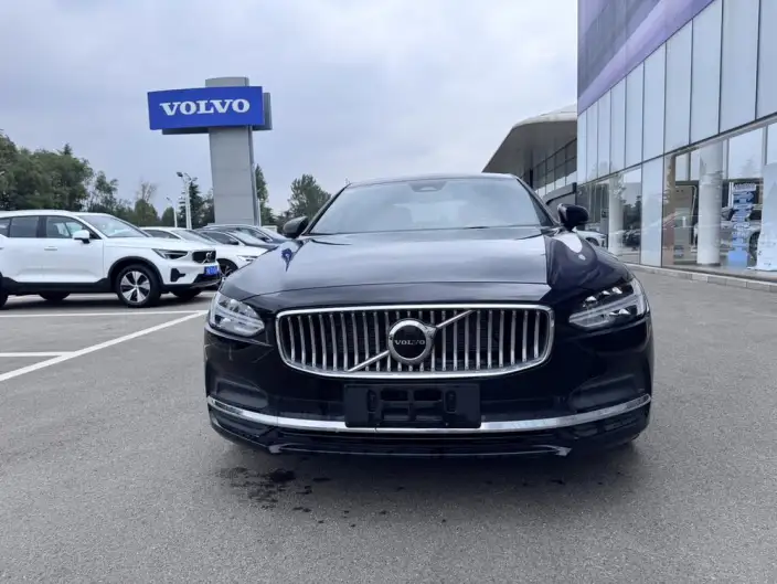 Volvo S90 2025 Model B5 Smart Range Deluxe Edition