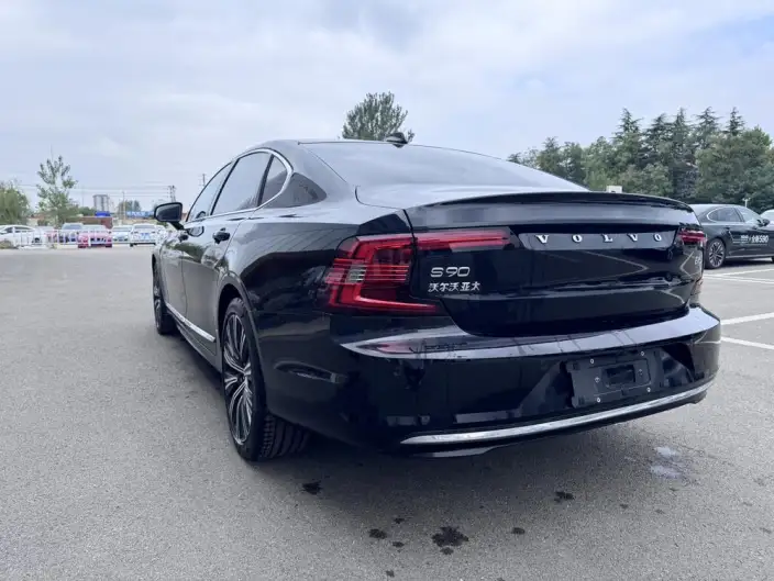 Volvo S90 2025 Model B5 Smart Range Deluxe Edition