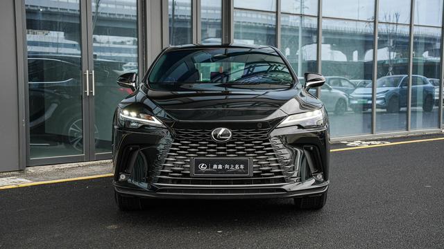 Lexus RX 2025 Model 3 50h Two-Wheel Drive Joy f ul Edition – фото 2