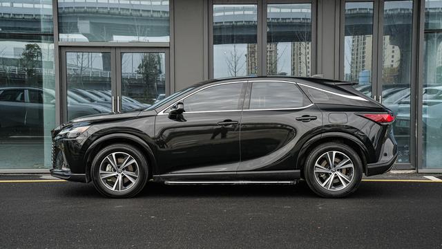 Lexus RX 2025 Model 3 50h Two-Wheel Drive Joy f ul Edition – фото 7